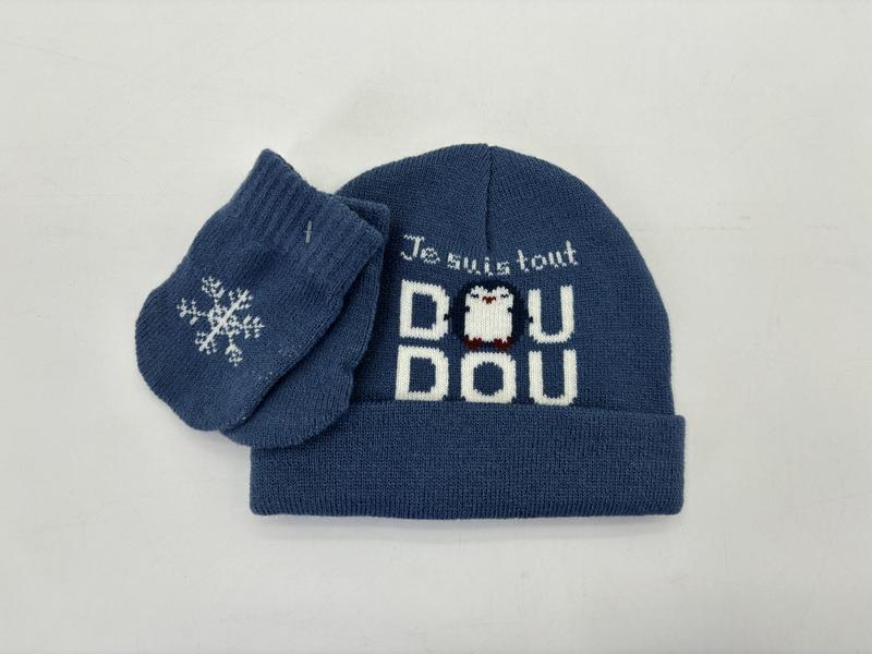 Ensemble bonnet et moufles bébé en maille bleue avec motif pingouin jacquard et flocon de neige - cadeau naissance hiver