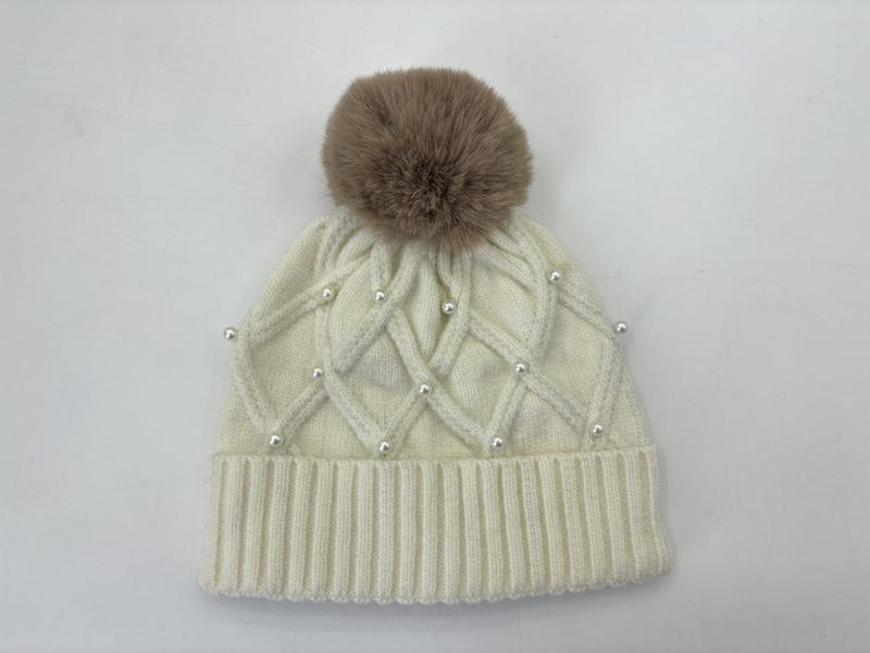 Bonnet câble crème avec perles nacrées
