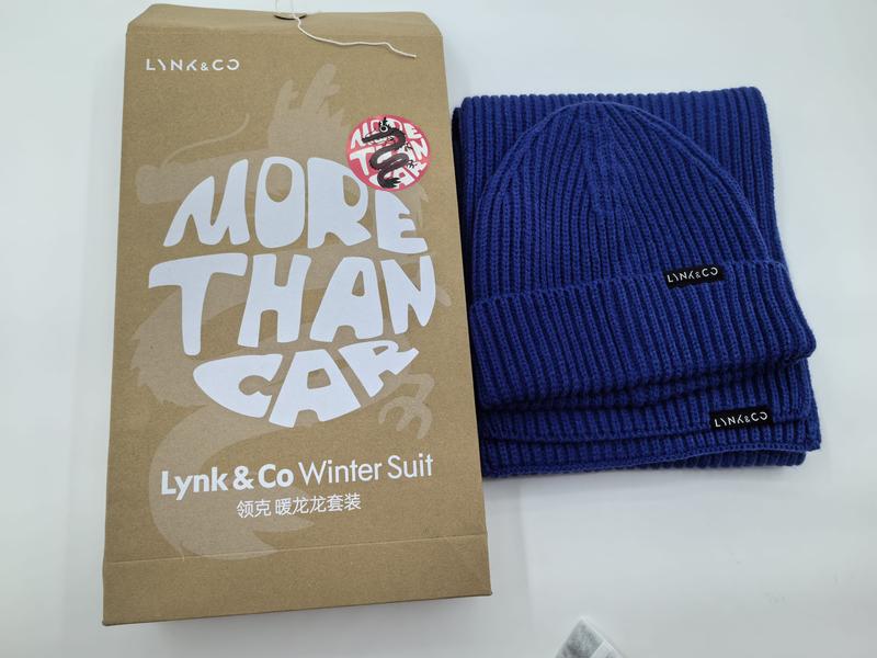 Ensemble bonnet et écharpe côtelés bleu marine avec boîte cadeau kraft