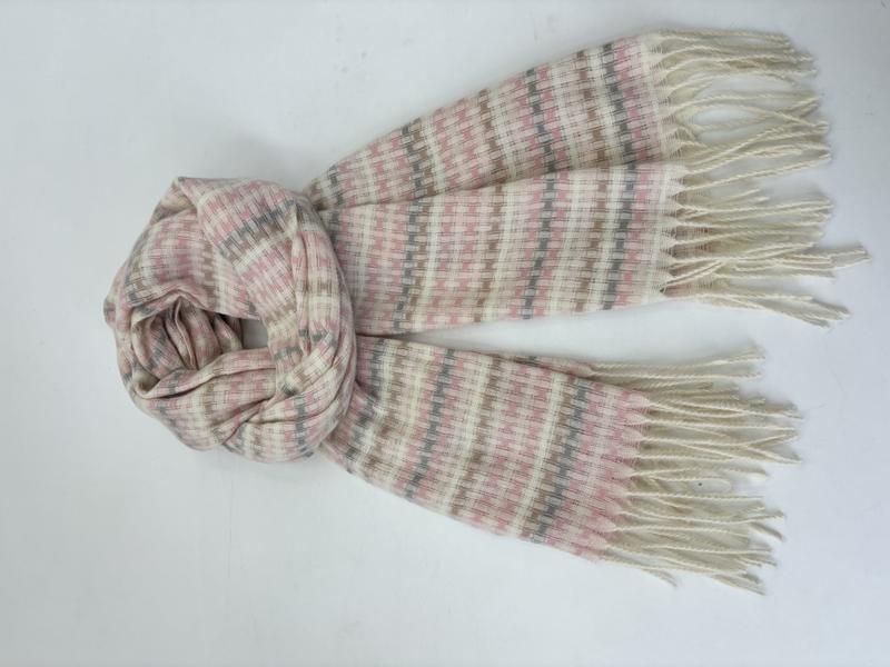 Écharpe légère tissée rayures crème rose et gris avec franges
