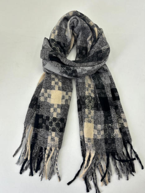 Écharpe tissée patchwork carreaux noir gris et crème avec franges