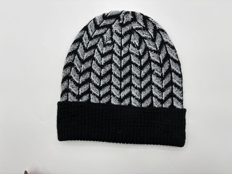 Bonnet jacquard chevron noir et gris avec large revers côtelé noir