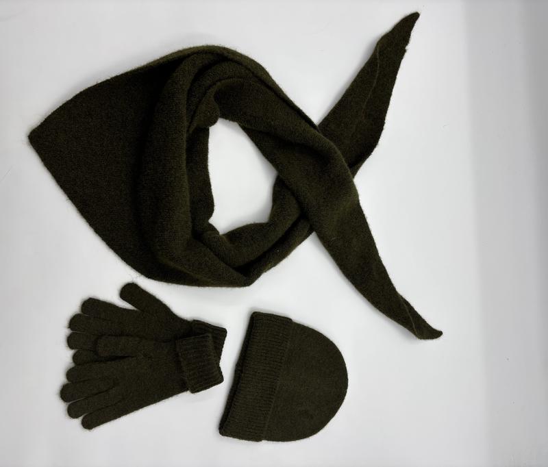 Set hiver vert kaki avec écharpe triangulaire