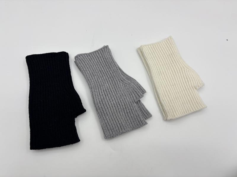 Trois paires de gants sans doigts tricot côtelé