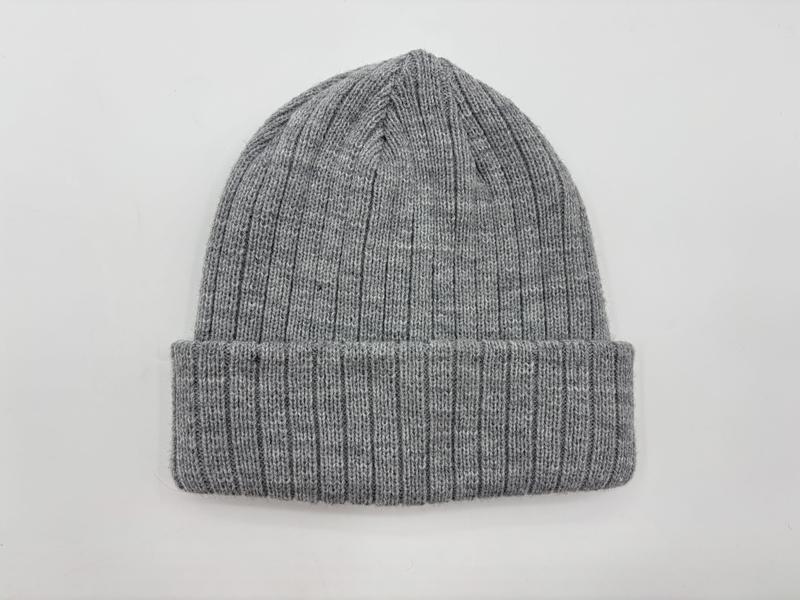 Bonnet gris chiné tricoté côtelé à revers replié