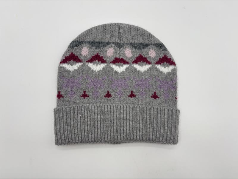 Bonnet tricoté gris motif jacquard Fair Isle bordeaux blanc rose lavande géométrique