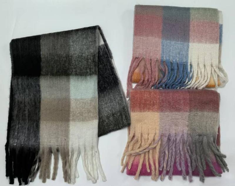 Écharpes carreaux brossées gris noir menthe et multicolore rose bleu moutarde franges hiver