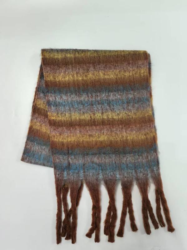 Écharpe douce rayée ombré marron or bleu mauve franges torsadées fond blanc style boho