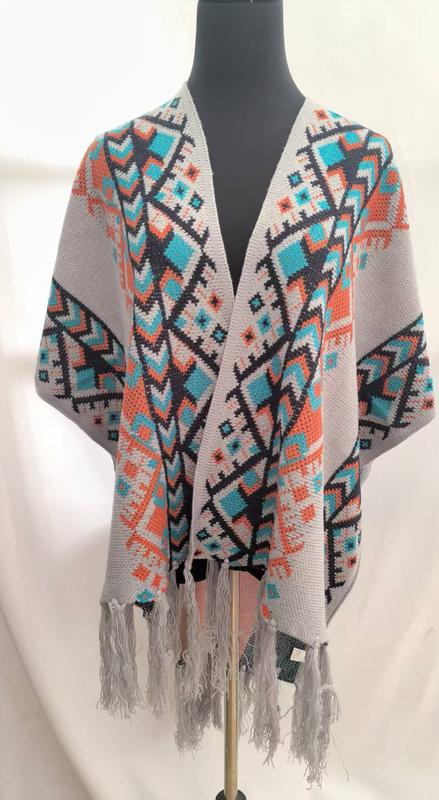 Cardigan kimono tricoté à franges en coloris gris avec motifs géométriques aztèques teal