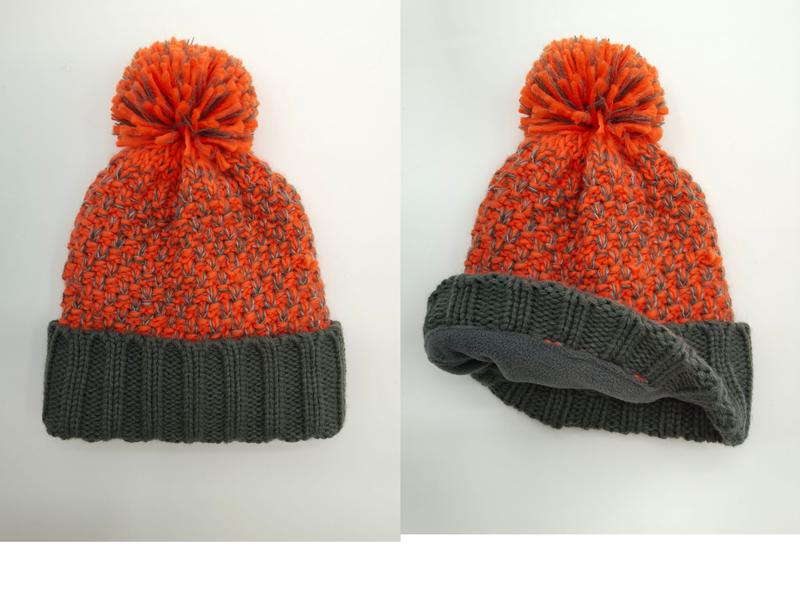 Bonnet chunky knit orange et gris à grand pompon