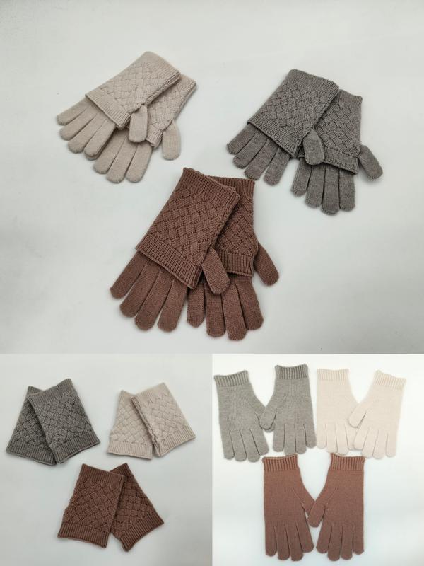 Trois paires de gants tricotés motif losange en beige