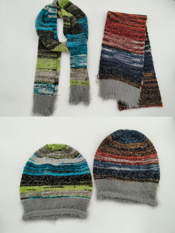 Deux coloris d'ensemble écharpe et bonnet rayé en tricot avec bordure fausse fourrure