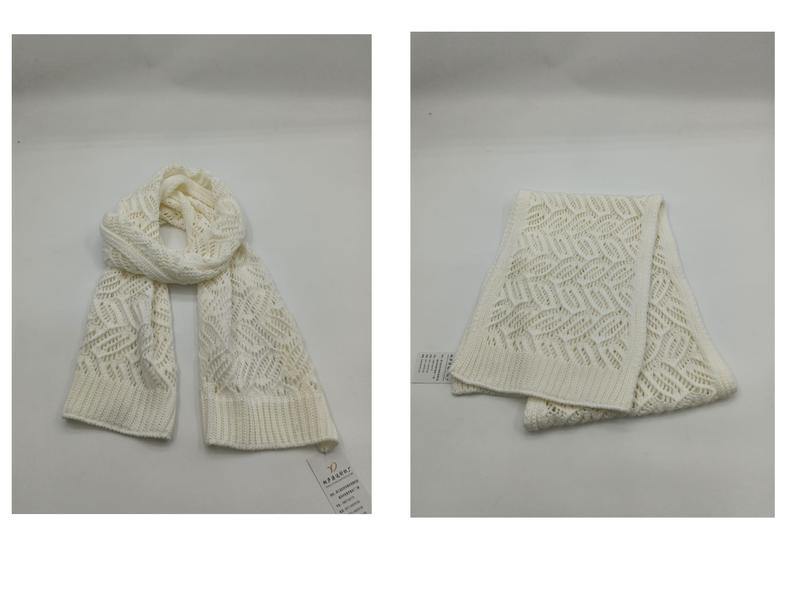 Écharpe blanche crème en grosse maille ajourée motif pointelle géométrique