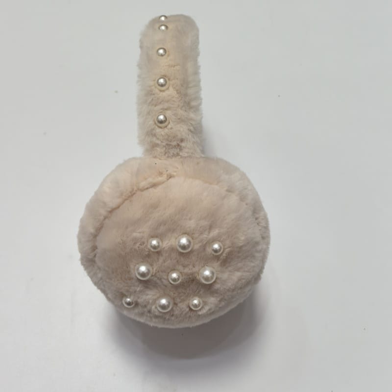 Cache-oreilles sherpa marron bouclé à texture curly teddy avec serre-tête ajustable sur fond blanc