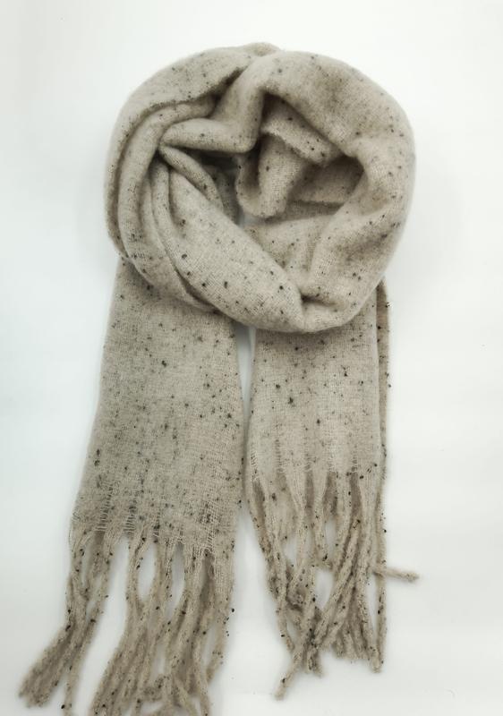 Écharpe beige chiné en maille douce avec franges