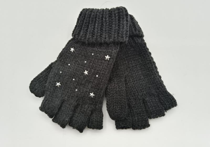 Mitaines gris anthracite en grosse maille avec étoiles et cristaux argentés