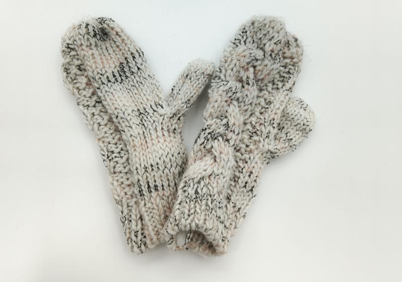Paire de moufles crème en grosse maille tweed avec pouce renforcé