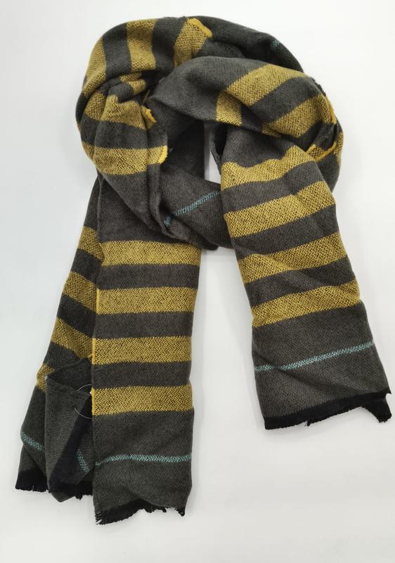 Écharpe à larges rayures gris charbon et jaune moutarde en laine mélangée avec accent sarcelle et franges
