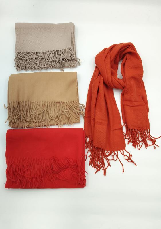 Quatre écharpes tissées style pashmina à franges en beige naturel