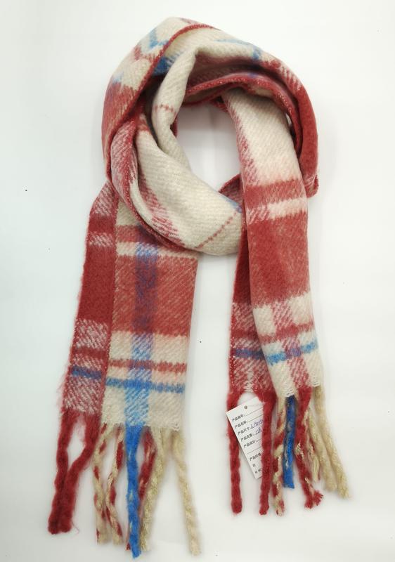 Écharpe hivernale à carreaux rouge