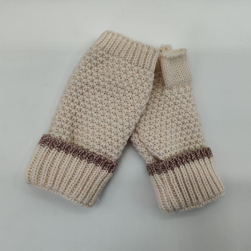 Paire de mitaines épaisses crème en tricot côtelé avec bande métallisée rose gold
