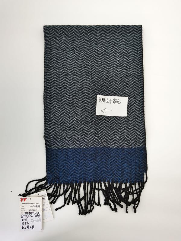 Écharpe tissée à plat en chevron gris et bleu marine