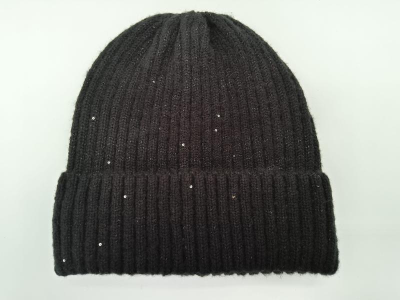 Bonnet noir grosse côte avec paillettes dorées disséminées et revers replié