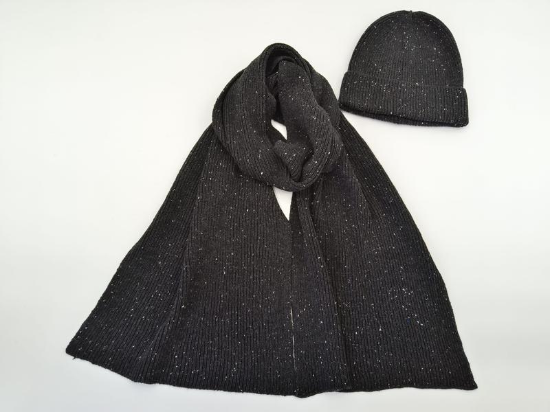 Écharpe et bonnet en maille côtelée anthracite avec motif chiné blanc