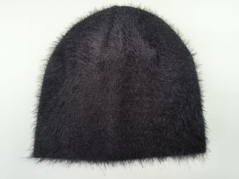 Bonnet gris anthracite à texture mohair douce et poils laineux