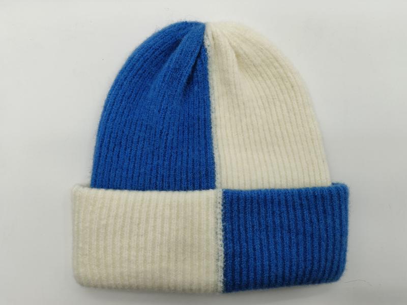 Bonnet côtelé bicolore bleu et crème à revers replié
