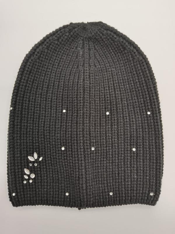 Bonnet slouchy gris foncé côtelé orné de strass cristal épars et d'un bouquet de gemmes florales