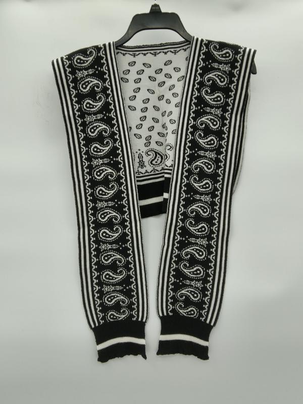 Gilet tricot sans manches noir et blanc motif paisley cachemiri