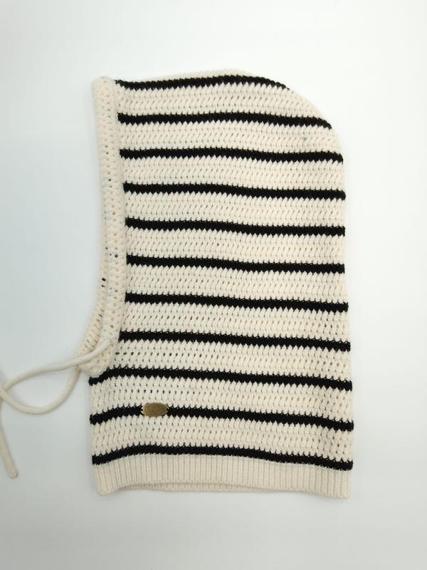 Cagoule crochet crème et noir rayée à plat
