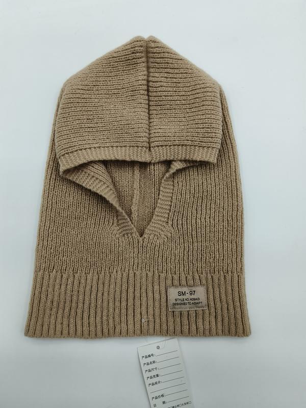 Cagoule tricot beige à large col rabattu et encolure en V