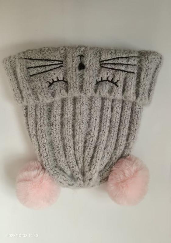 Bonnet enfant gris tricoté côtes avec visage de chat brodé