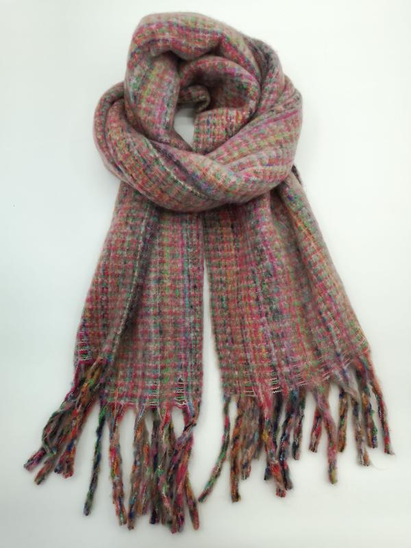 Écharpe tricotée à carreaux multicolores rose et confettis arc-en-ciel avec franges colorées