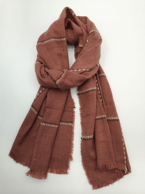 Écharpe plaid rose poudré en mélange laine avec rayures crème et noires