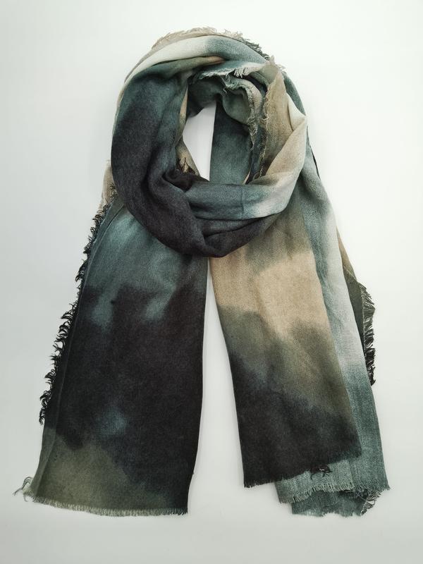 Grande écharpe tie-dye pliée tons vert foncé