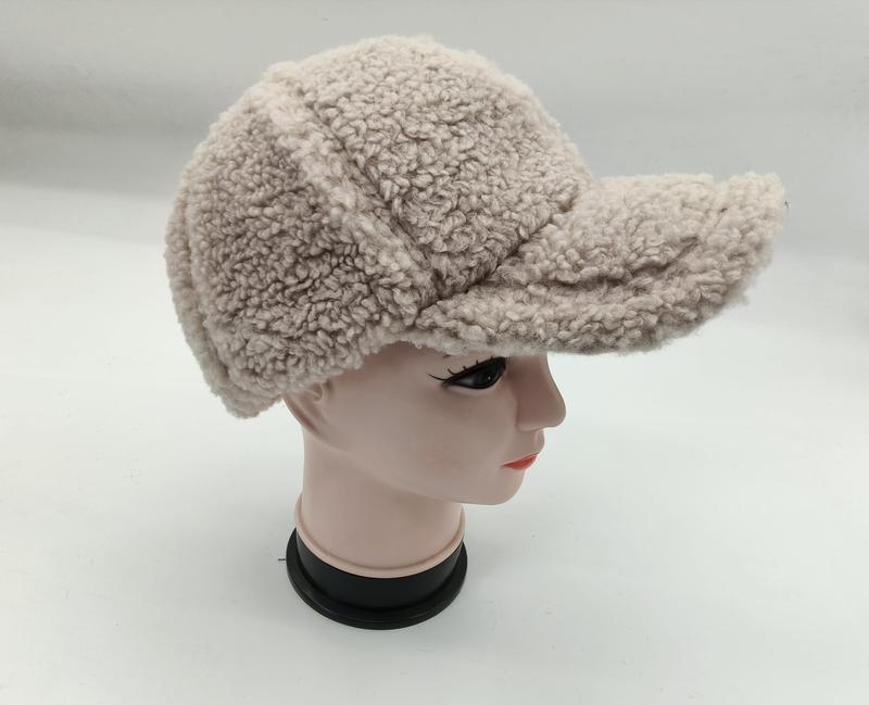 Casquette polaire sherpa beige crème avec visière courbée