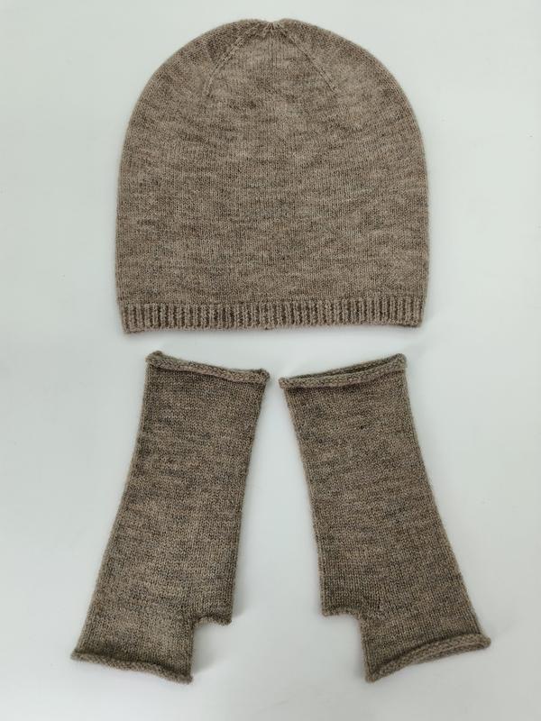 Ensemble bonnet et mitaines sans doigts tricot taupe chiné