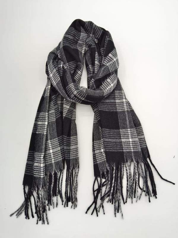 Écharpe tartan carreaux noir et blanc à motif classique avec franges aux bords