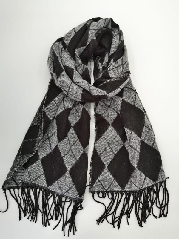 Écharpe tissée motif diamant argyle noir et gris avec franges en bout