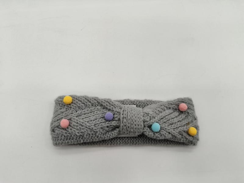 Bandeau tricoté gris avec nœud et pompons pastels jaune rose violet et vert