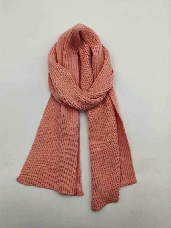 Écharpe rose poudré en maille fine côtelée souple