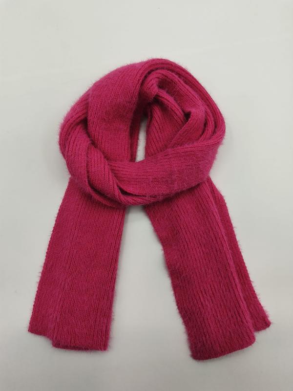 Écharpe fuchsia en maille côtelée duveteux