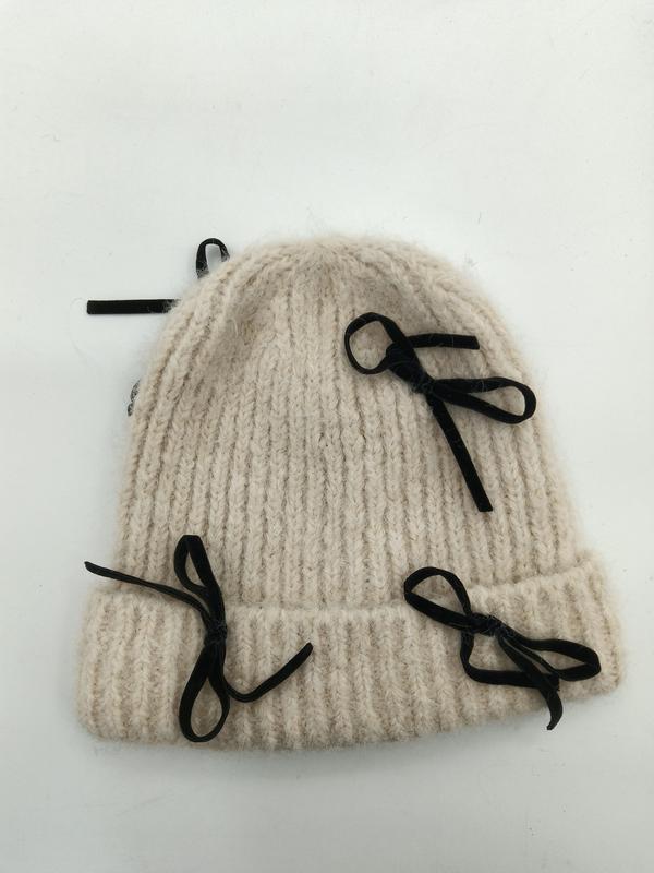 Bonnet hivernal crème grosse maille avec multiples noeuds rubans velours noir