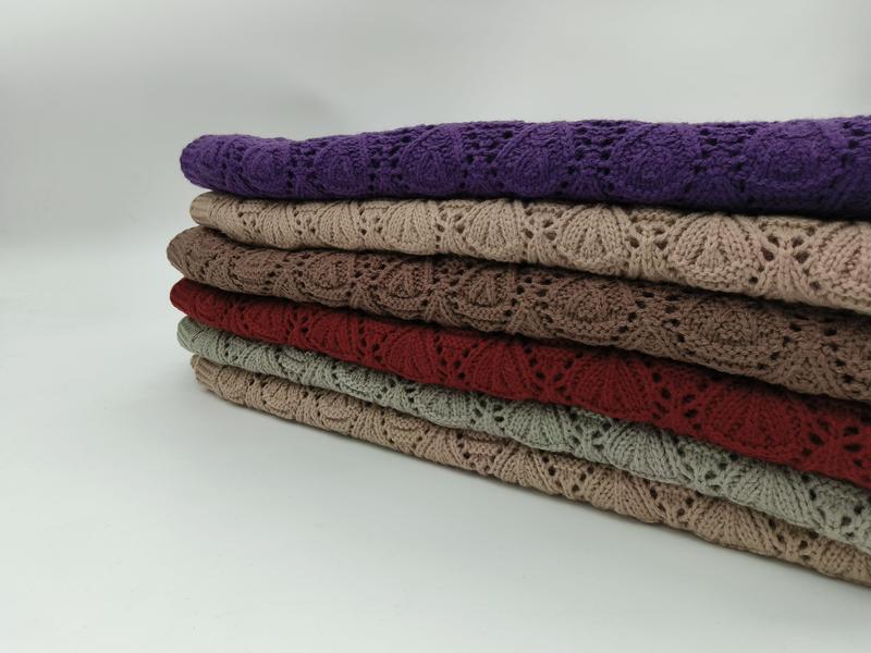 Six plaids tricot dentelle pliés en violet