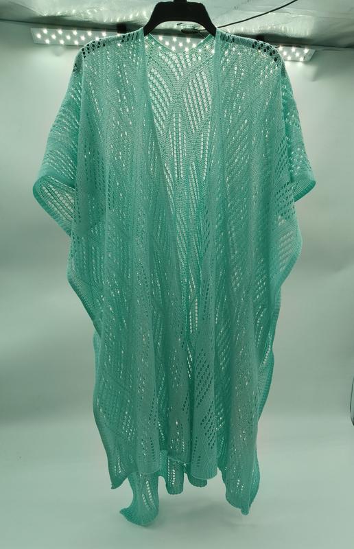 Kimono long vert menthe en dentelle crochet ajourée motif vagues