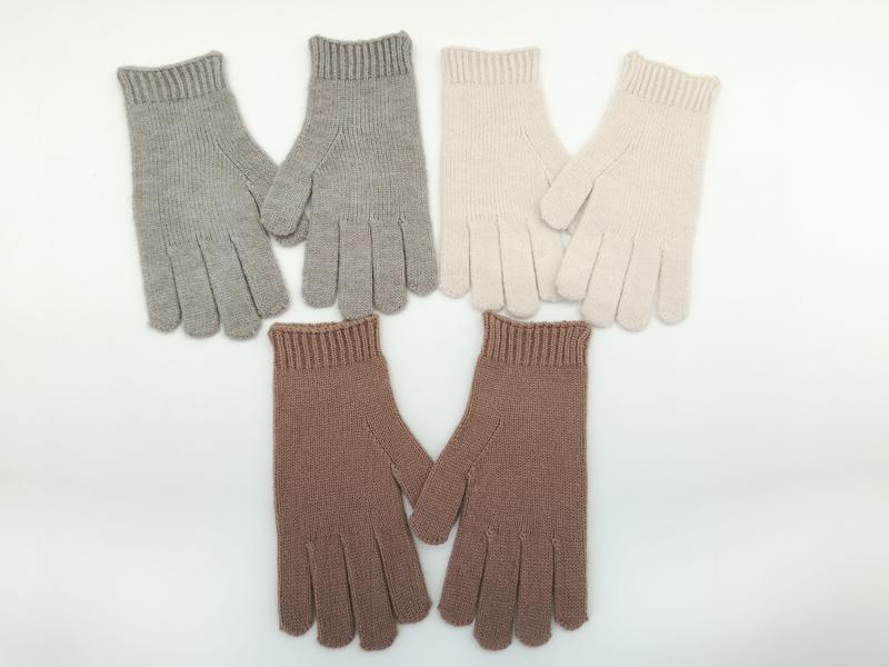 Trois paires de gants tricot côtelé gris clair