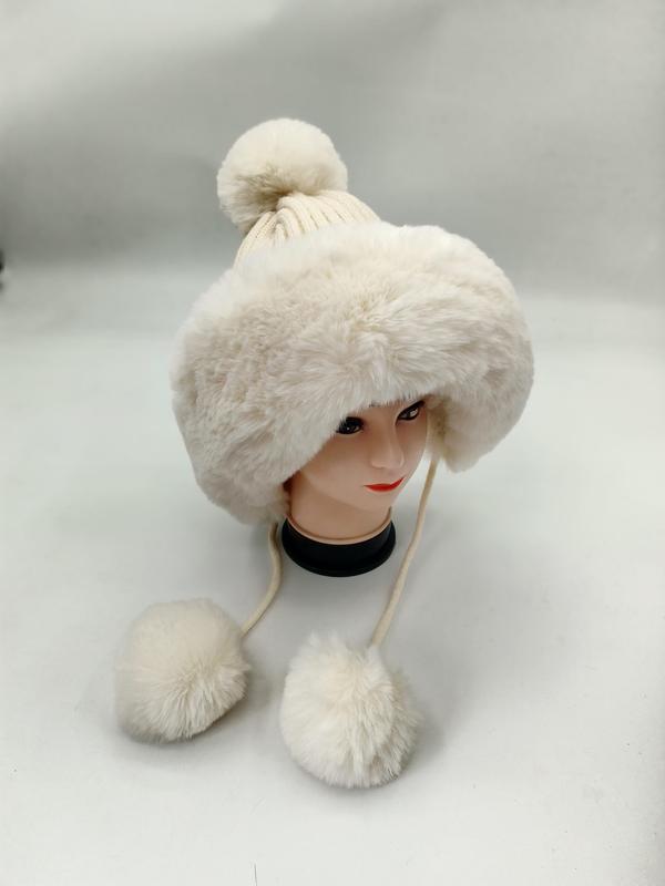 chapeau trappeur blanc crème en fausse fourrure avec pompon tricoté et attaches pompons